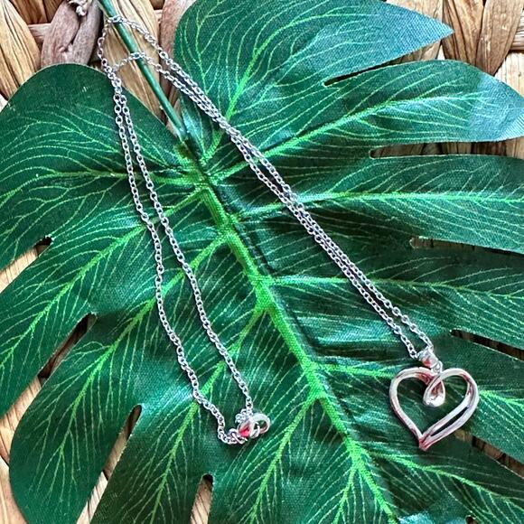 BOGO FREE SILVER HEART CRYSTAL NECKLACE - Picture 4 of 6